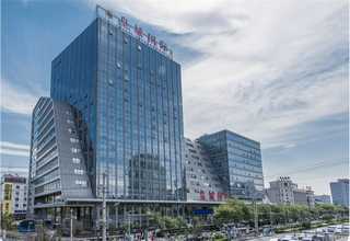 湖南长沙湖南艾度巨迪定制衣柜和木工做衣柜哪个好